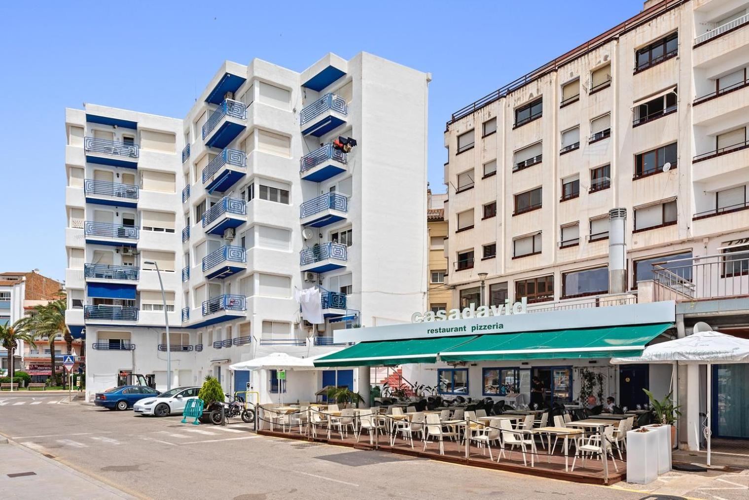 Vora Port L'Ampolla Exterior foto